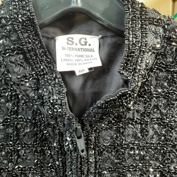 🌈VINTAGE BLACK BEADED ZIPPERED VEST - Picture 2 of 7